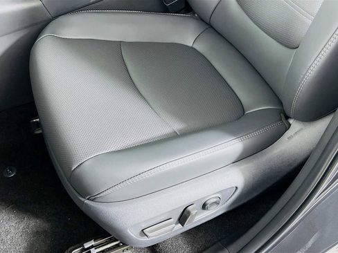 New 2025 Toyota RAV4 Limited image 18