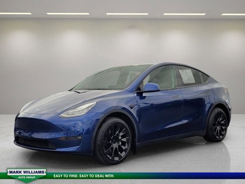 Used 2022 Tesla Model Y Long Range image 8