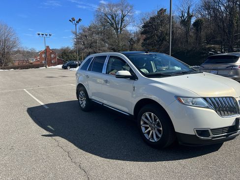 Used 2013 Lincoln MKX AWD image 3