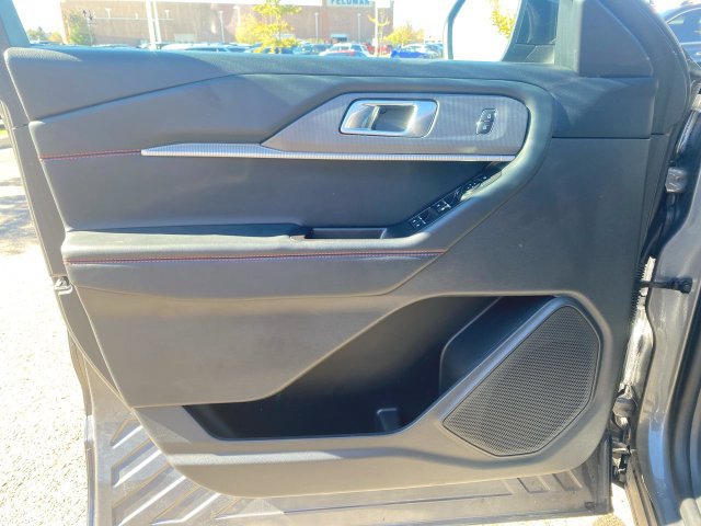Used 2025 Ford Explorer ST-Line w/ ST-Line Street Pack AWD/4WD image 22
