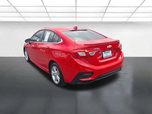 Used 2017 Chevrolet Cruze LT w/ Convenience Package FWD image 5