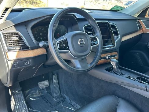 Used 2022 Volvo XC90 T6 Momentum image 8