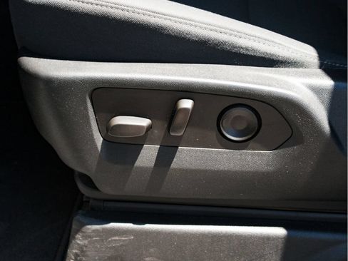 Used 2022 Chevrolet Suburban LS RWD image 10