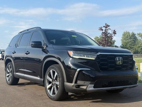 Used 2023 Honda Pilot Touring image 1