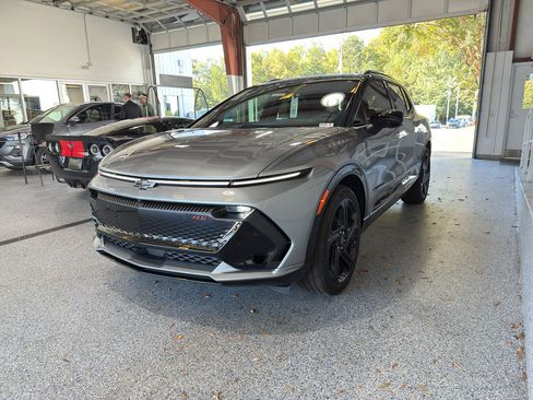 New 2026 Chevrolet Equinox EV RS image 3