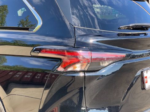 Used 2024 Toyota Sienna XLE Woodland Edition AWD/4WD image 37
