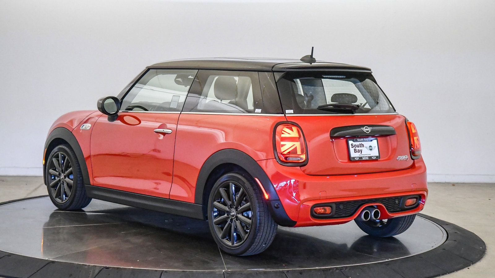 Used 2021 MINI Cooper S FWD image 2