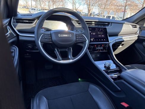 Used 2023 Jeep Grand Cherokee Altitude image 16
