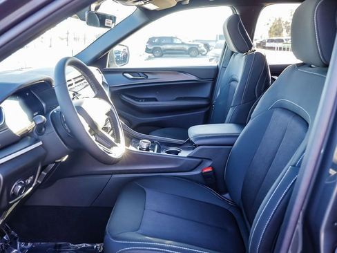 New 2025 Jeep Grand Cherokee Laredo X w/ Luxury Tech Group I image 19