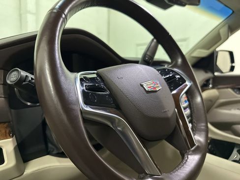 Used 2016 Cadillac Escalade Premium RWD image 31