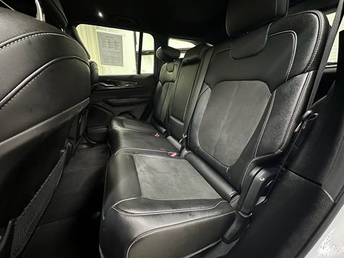 Used 2023 Jeep Grand Cherokee Altitude image 16