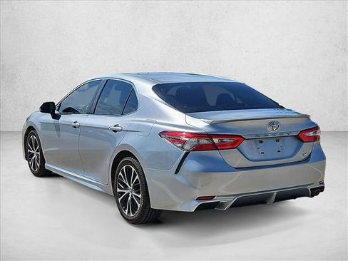 Used 2018 Toyota Camry SE FWD image 7