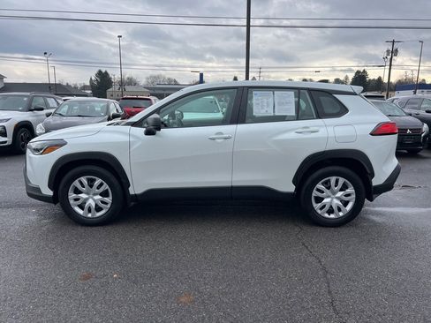 Used 2023 Toyota Corolla Cross L image 2