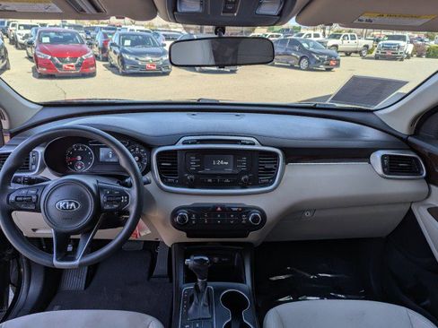 Used 2016 Kia Sorento LX image 17