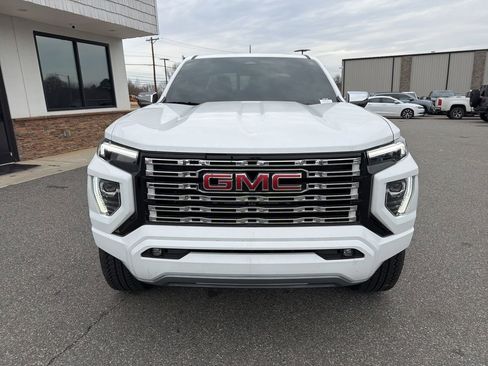 Used 2024 GMC Canyon Denali image 10