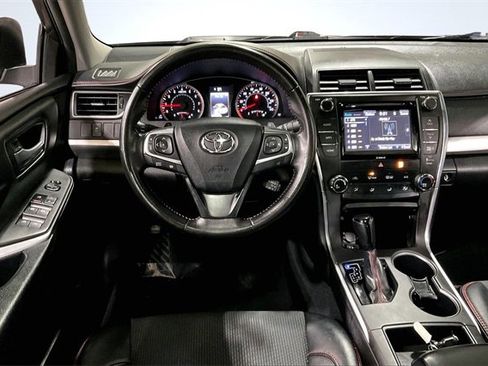 Used 2016 Toyota Camry SE image 5