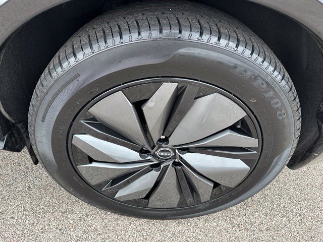 Used 2024 Nissan Ariya AWD image 8