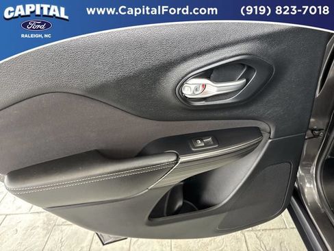 Used 2016 Jeep Cherokee Latitude w/ Safety/Convenience Group FWD image 17