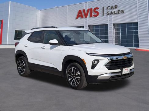 Used 2025 Chevrolet TrailBlazer LT AWD/4WD image 3
