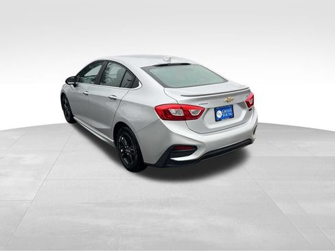 Used 2017 Chevrolet Cruze LT w/ Sun And Sound Package FWD image 4