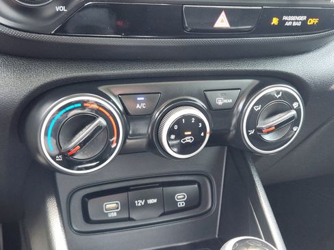 Used 2025 Hyundai Venue SE FWD image 20
