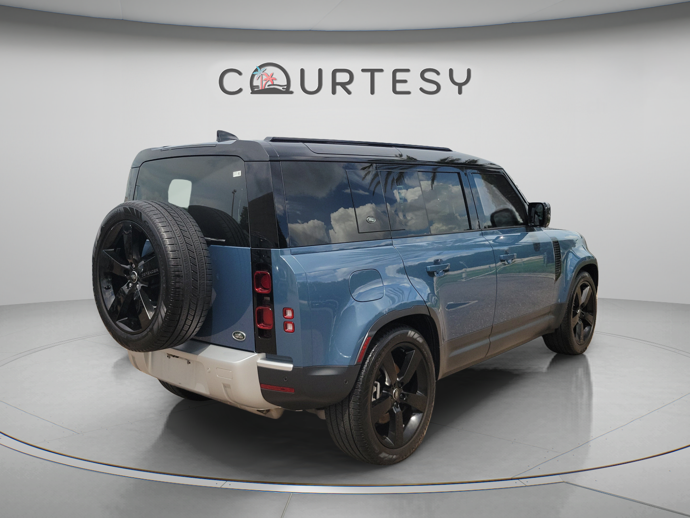 Used 2023 Land Rover Defender 110 S AWD/4WD image 8