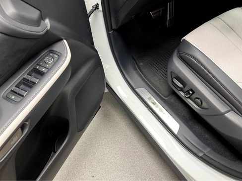 New 2026 Lexus TX 500h AWD image 8