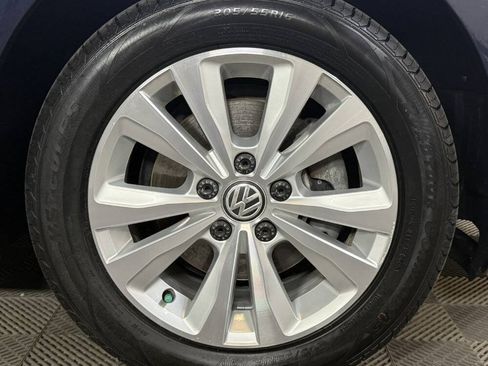 Used 2017 Volkswagen Golf S AWD/4WD image 24