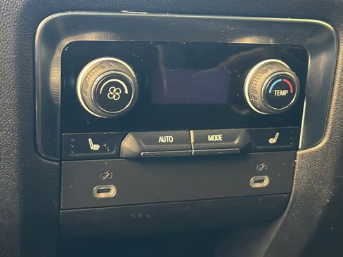 Used 2023 Chevrolet Suburban Premier image 21