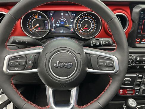 Used 2023 Jeep Wrangler Unlimited Rubicon w/ LED Lighting Group AWD/4WD image 18