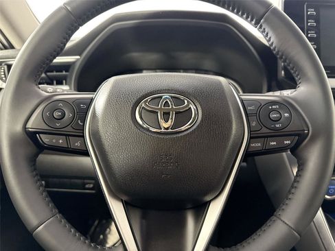 Certified 2022 Toyota Venza XLE image 15