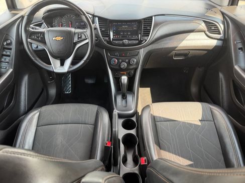 Used 2019 Chevrolet Trax LT w/ LT Convenience Package FWD image 17