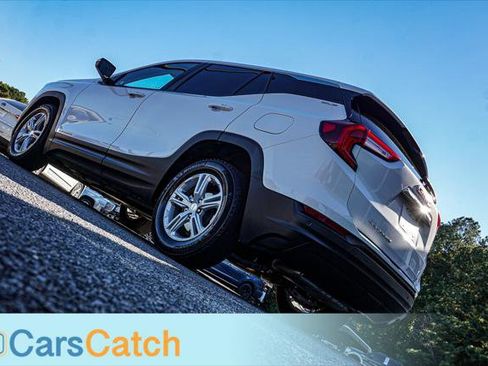 Used 2022 GMC Terrain SLE image 5