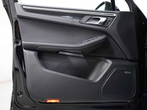 Certified 2024 Porsche Macan AWD/4WD image 16