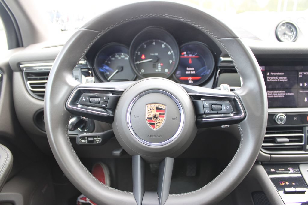 Used 2025 Porsche Macan AWD/4WD image 10