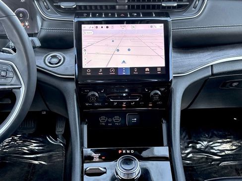 Used 2023 Jeep Grand Cherokee Limited w/ Black Appearance Package image 24