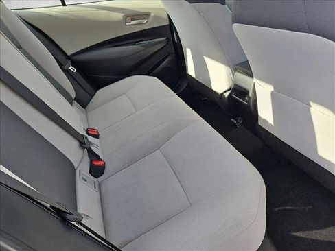 Used 2021 Toyota Corolla LE image 18