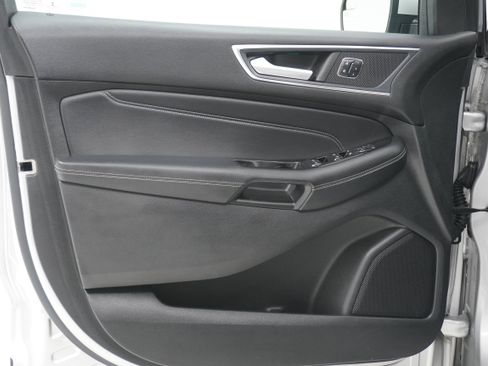 Used 2018 Ford Edge Titanium w/ Technology Package image 13