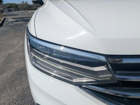 Used 2022 Volkswagen Tiguan SE w/ Panoramic Sunroof Package image 11