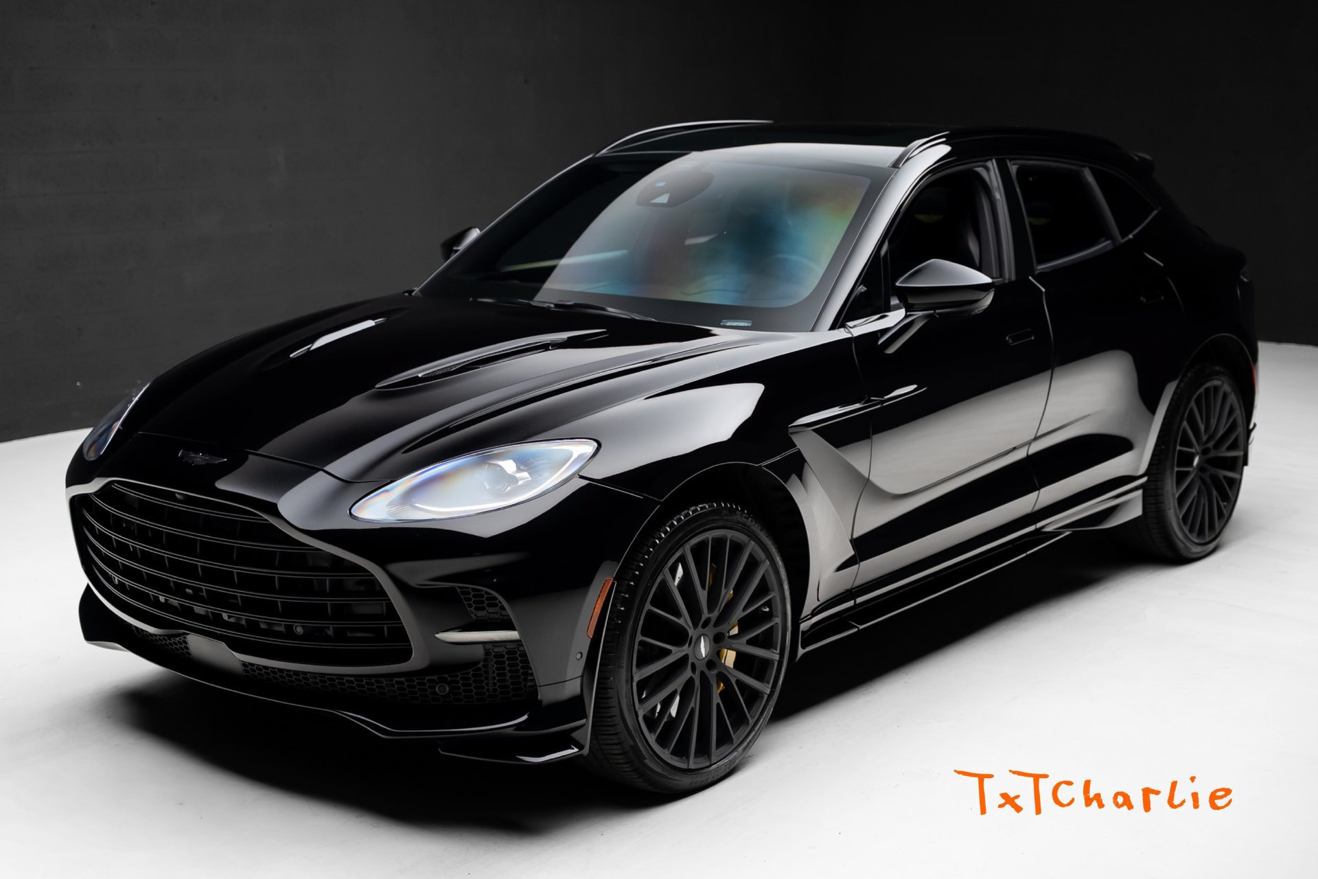Used 2024 Aston Martin DBX 707 AWD/4WD image 1