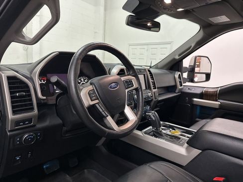 Used 2019 Ford F150 Lariat w/ Equipment Group 502A Luxury AWD/4WD image 27