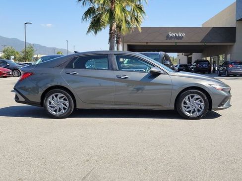 New 2026 Hyundai Elantra Blue FWD image 29