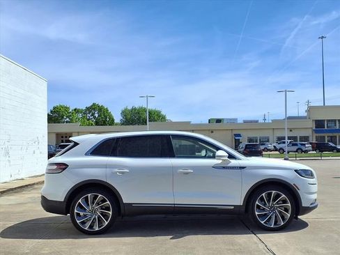 Certified 2021 Lincoln Nautilus Reserve w/ Equipment Group 202A image 16