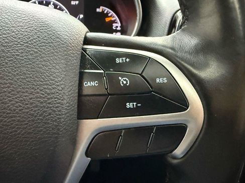 Used 2019 Jeep Grand Cherokee Altitude AWD/4WD image 15