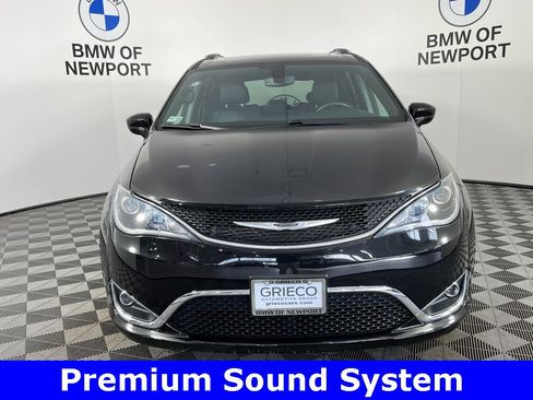 Used 2019 Chrysler Pacifica Touring-L image 6