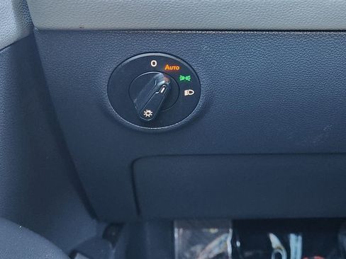 Certified 2024 Volkswagen Taos SE image 27