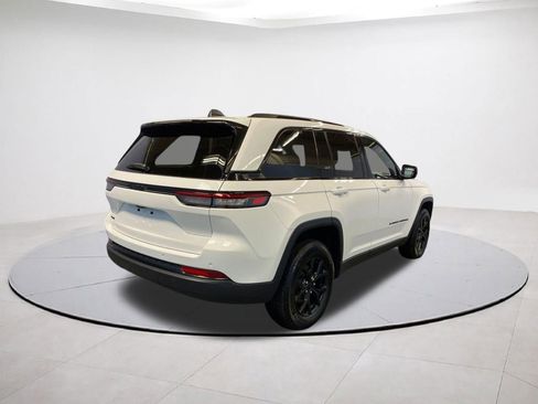 Certified 2025 Jeep Grand Cherokee Altitude AWD/4WD image 6