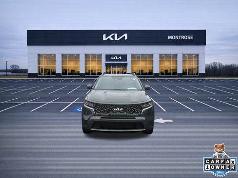 Used 2023 Kia Sorento S w/ Panoramic Sunroof Package AWD/4WD image 2