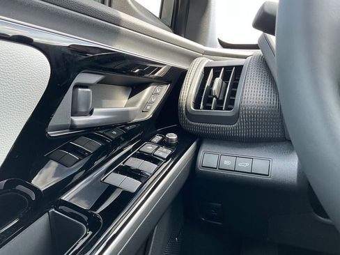 Used 2025 Subaru Solterra Touring image 24