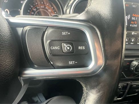 Used 2020 Jeep Wrangler Unlimited Sahara image 22